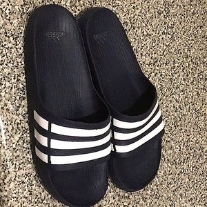 Men’s slides , casual wear